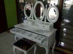 Design Kamar Utama Minimalis on Mebel Minimalis Meja Rias Duco Putih Kupu   Kupu Furniture Minimalis